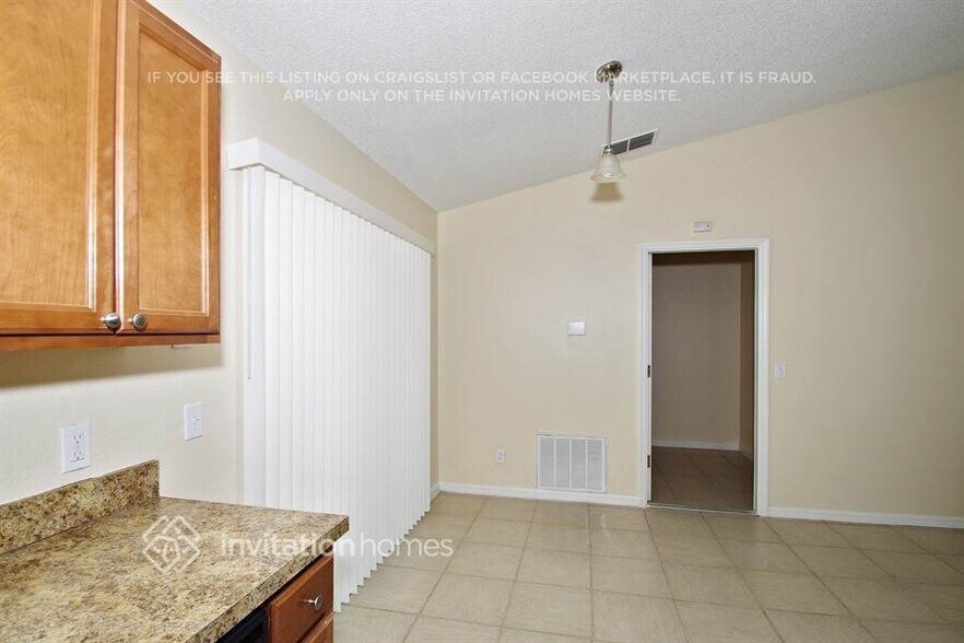 Building Photo - 320 San Lanta Cir