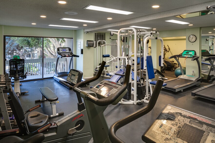 Building Photo - 1855 Diamond St