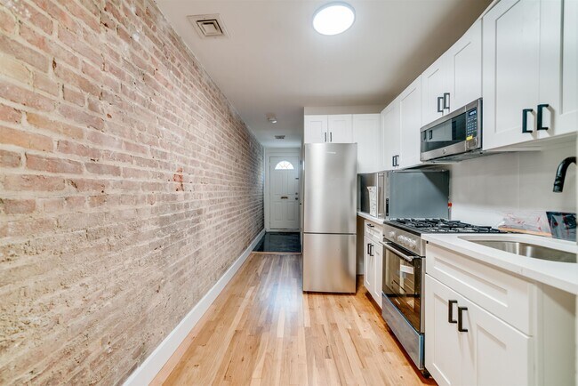 Building Photo - 163 3rd St