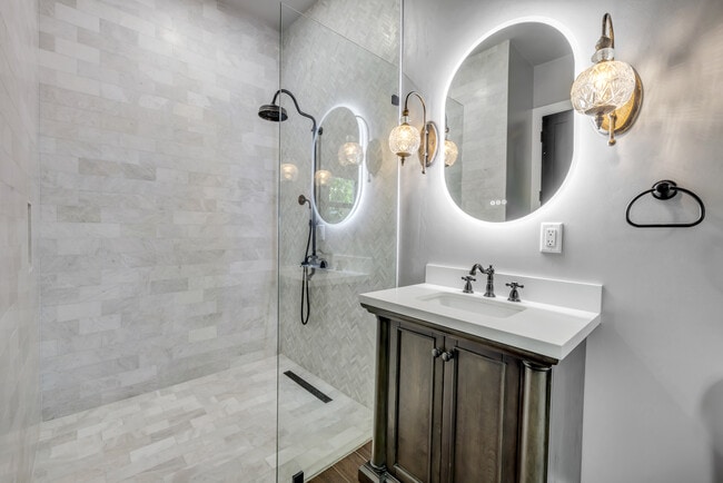 Building Photo - 1707 N Peninsula Ave