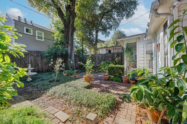 Building Photo - 1741 Wroxton Ct