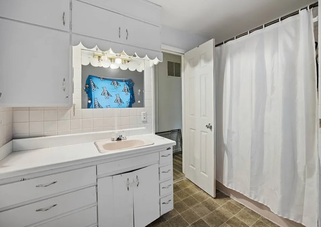 Building Photo - 2 Bed, 1 Bath Unit - Chanute KS