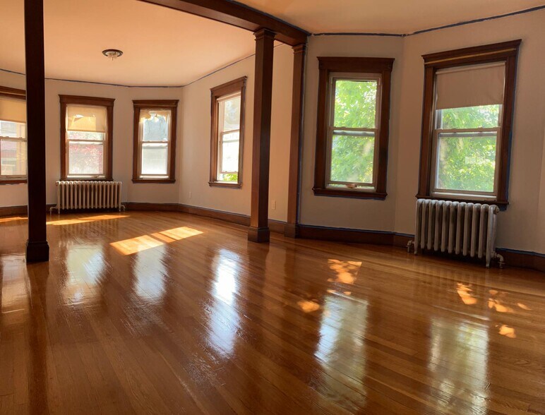 Building Photo - 11 Boylston St