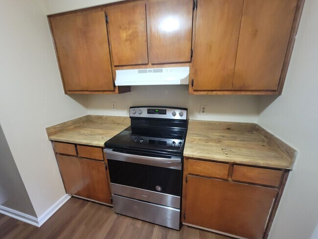 Building Photo - 115 Samarya Ln