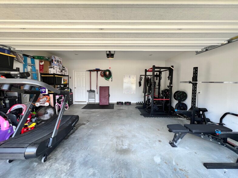 Building Photo - 8001 Hayfields Rd