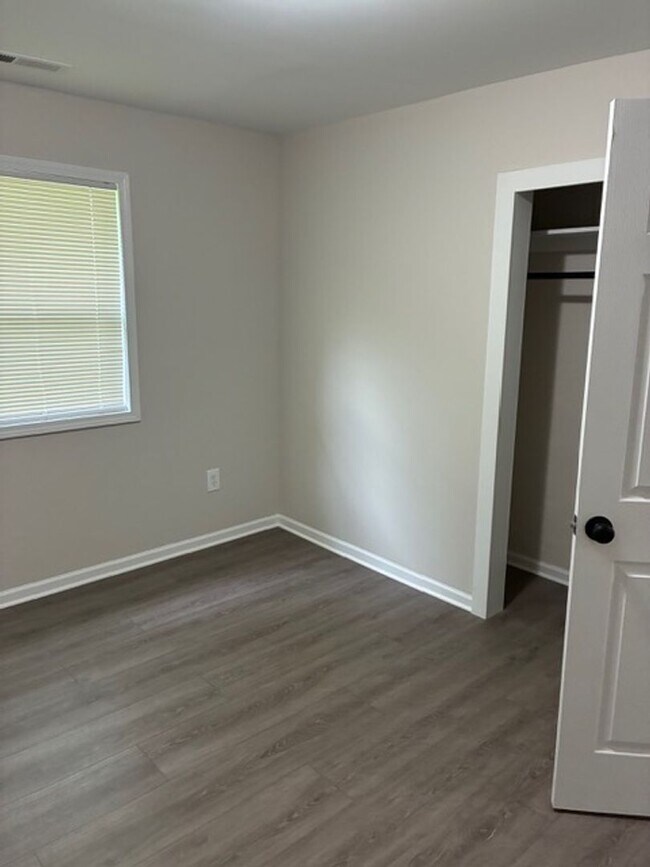 Building Photo - 1000 Durbin St
