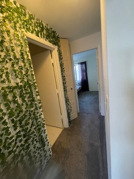 Building Photo - 7 Oak Creek Dr