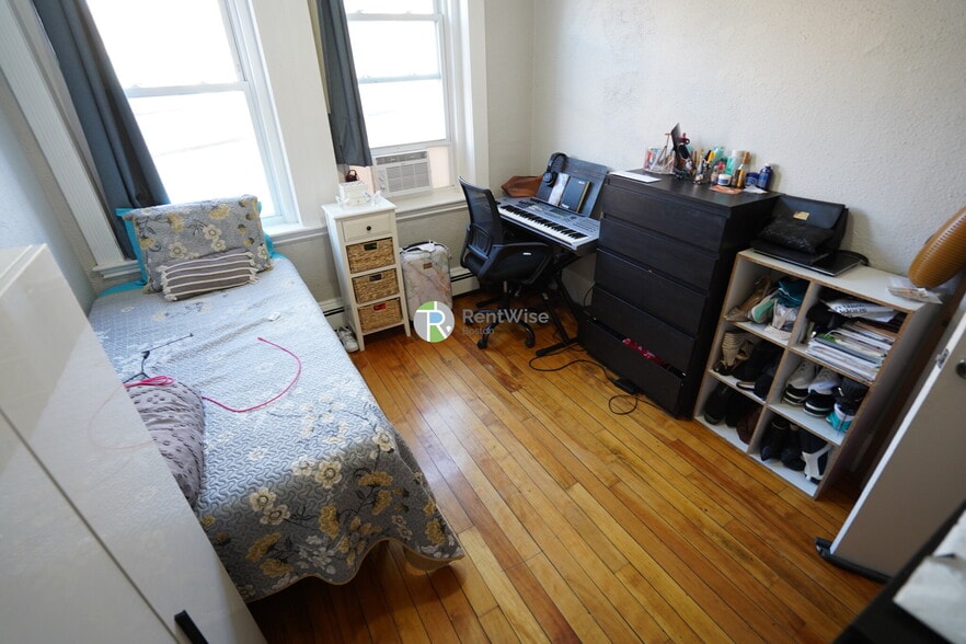 Building Photo - 81 Empire St