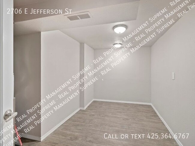 Building Photo - 2706 E Jefferson St