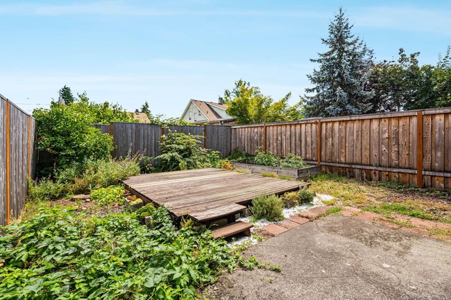 Building Photo - Charming 3-bdrm/2-bath Slender Home in Roseway. Fenced backyard, 1-car garage