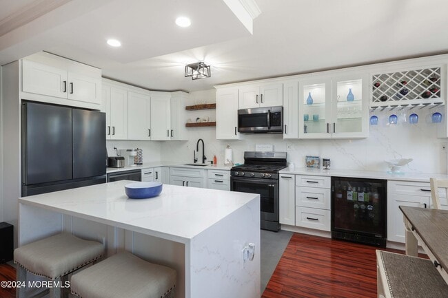 Building Photo - 675 Ocean Ave N