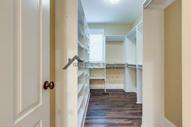 Building Photo - 210 38th Ave N