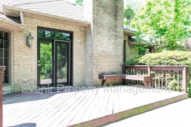 Building Photo - 113 Brittany Ln