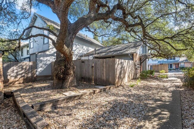 Building Photo - 1411 Gracy Farms Ln