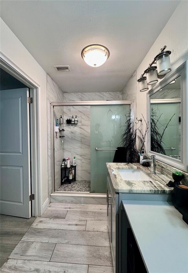 Building Photo - 6Bed 3 bath ...  MOTHER/DAUGHTER BEAUTIFUL HOUSE IN DOWNTOWN KISSIMMEE!!!