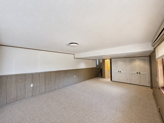 Building Photo - 352 Glen Ellen Dr