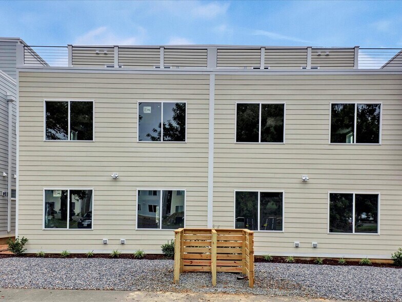 Building Photo - 1215 Bainbridge St