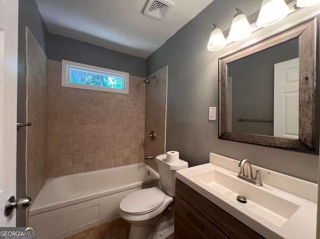 Building Photo - 1947 Kenwood Pl SE