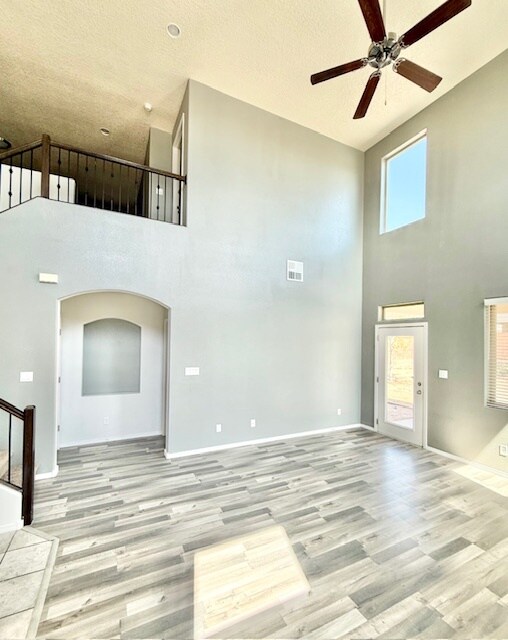 Building Photo - 920 Crown Ct NE