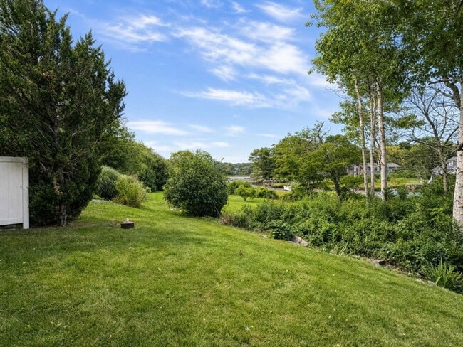 Building Photo - 9 Riverview Dr