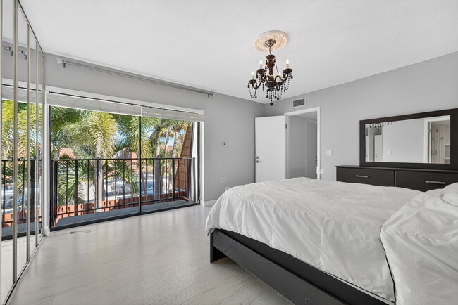 Building Photo - 1525 Augusta Cir