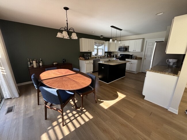 Building Photo - 603 E Castlebury Cir