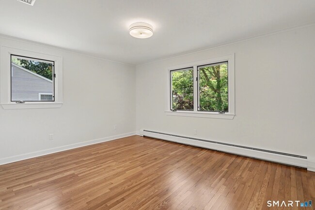 Building Photo - 145 Casmir Dr