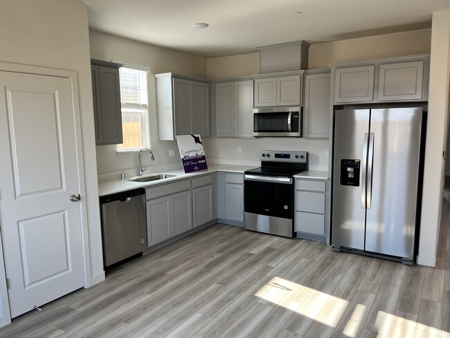 Kitchen with new appliances - 4743 Athena Dr