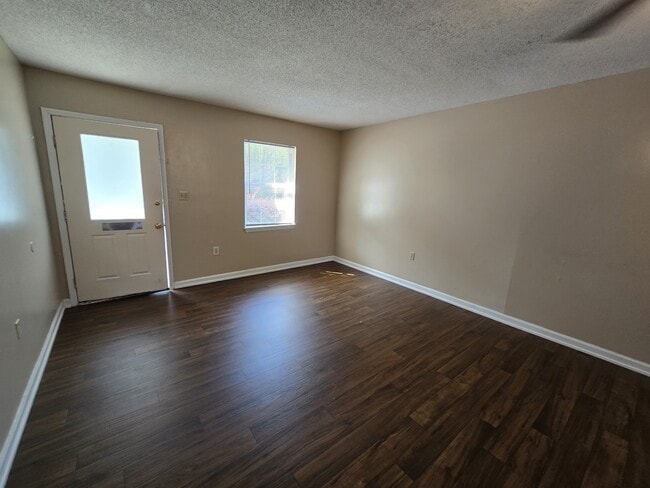 Building Photo - 403 E Lawnwood Ave