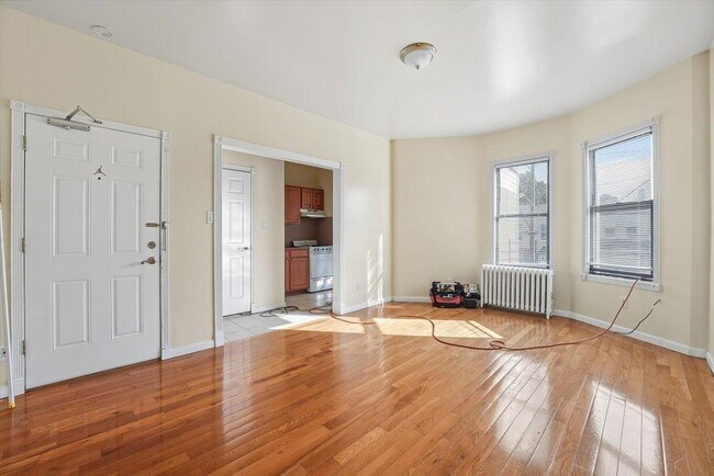 Building Photo - 73 Winfield Ave