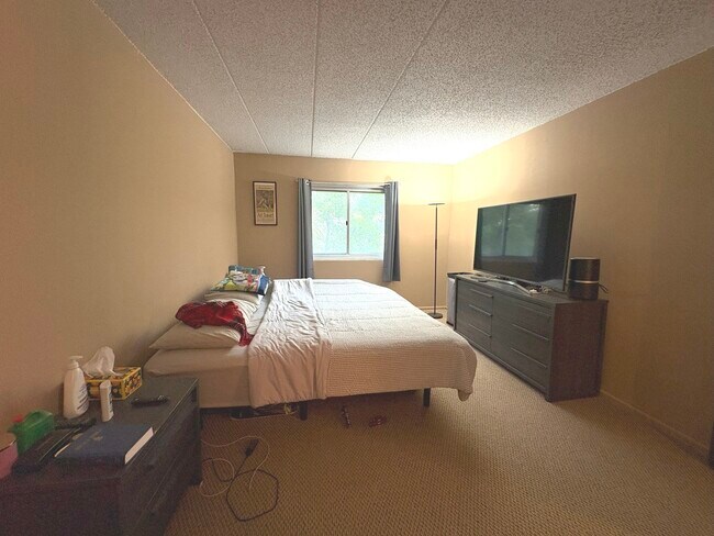 Building Photo - 3854 S Parkway Dr