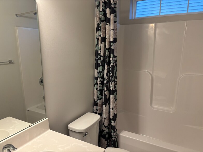 Building Photo - 3098 Goshen Dr