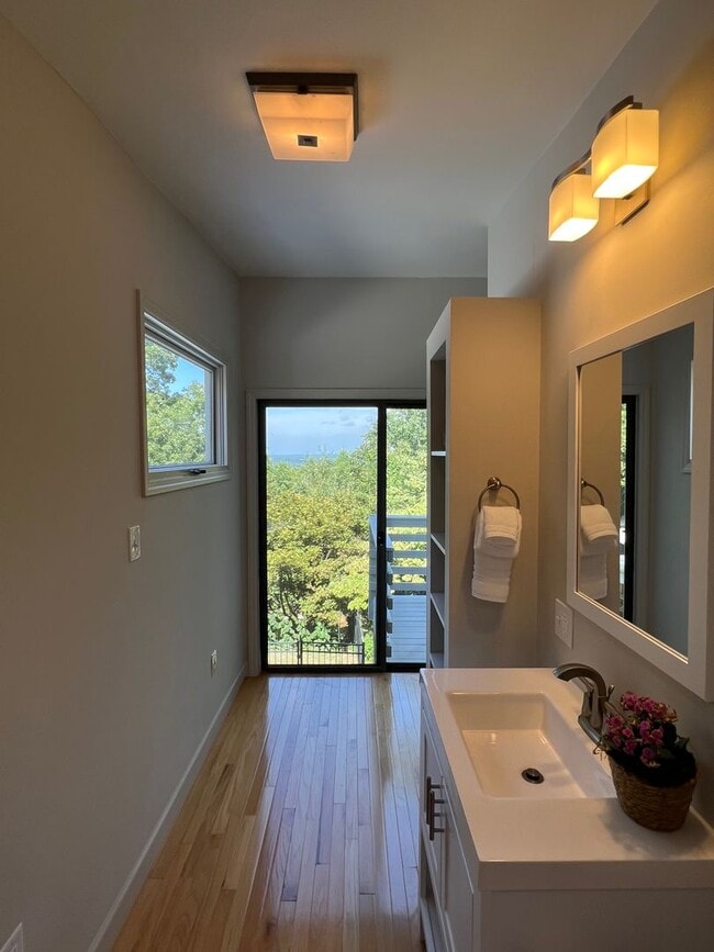 Building Photo - Paradise found! The perfect executive work...