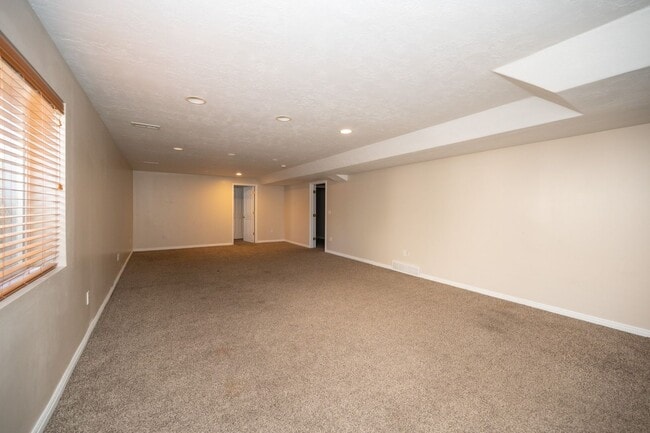 Building Photo - Beautiful Home in West Jordan!