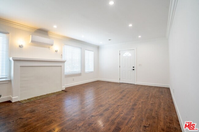 Building Photo - 1409 Bronson Ave