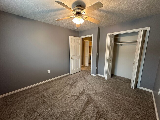 Building Photo - Cute and Cozy 2 Bed, 1.5 Bath Townhome in the Meadows!