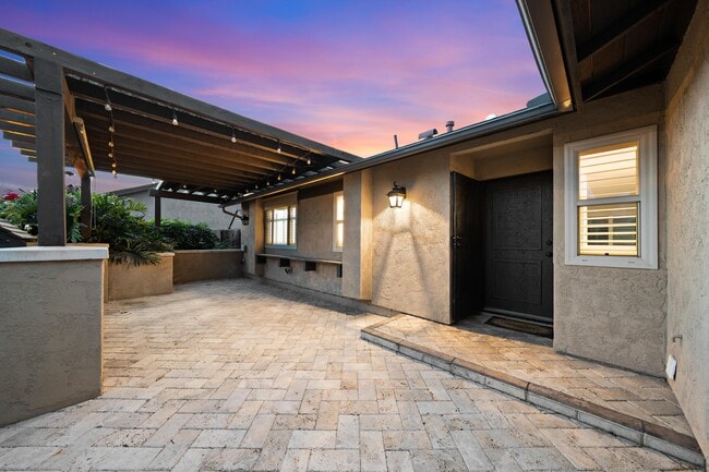 Building Photo - 9816 Costa Lago St