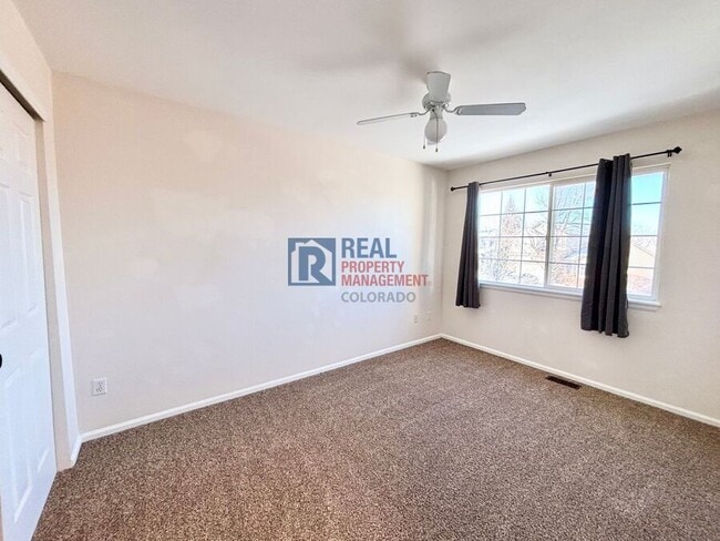 Building Photo - 4620 E Bennington Ave