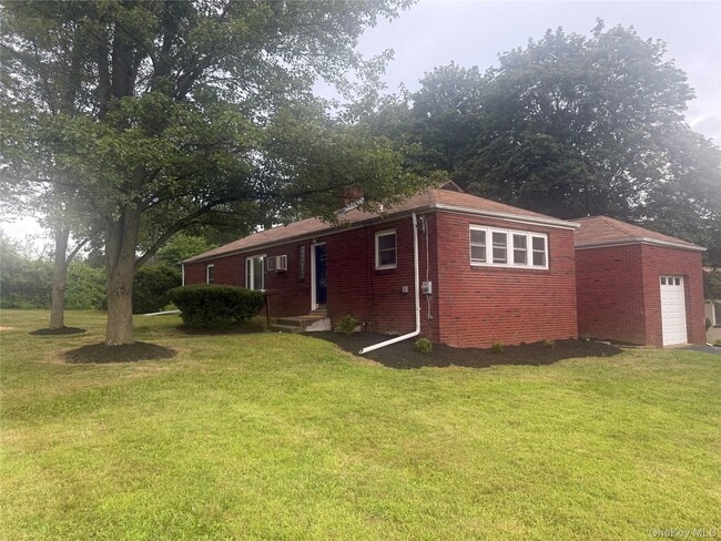 Building Photo - 11 Willow Ln