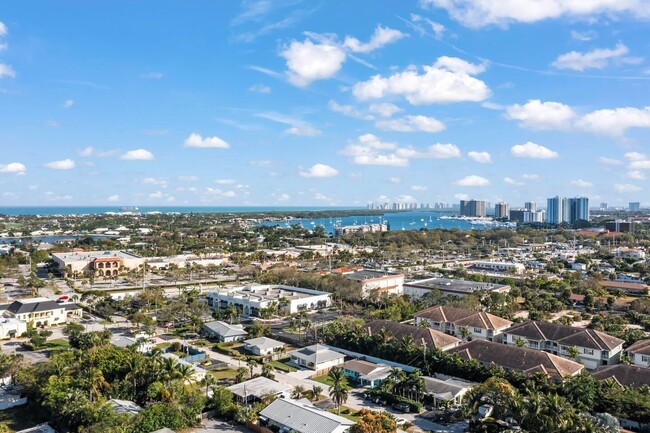 Building Photo - 1880 Kathy Ln