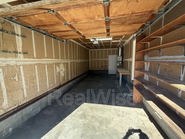 Building Photo - 1480 SW Kellenbeck Ave