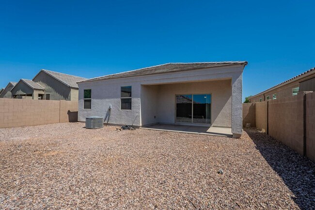 Building Photo - Gorgeous 4 Bed / 2 Bath Home – Move-In Rea...