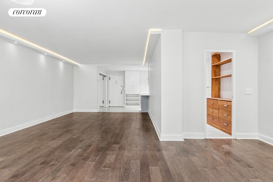 Building Photo - 77 W 55th St