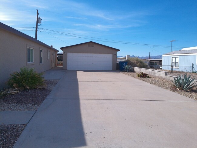 Building Photo - Spacious 4 bedroom 2 bath Double wide