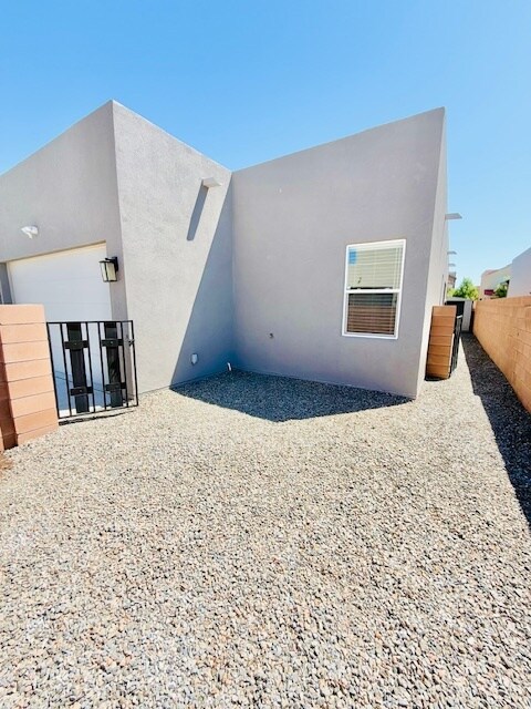 Building Photo - 6113 Strand Loop SE