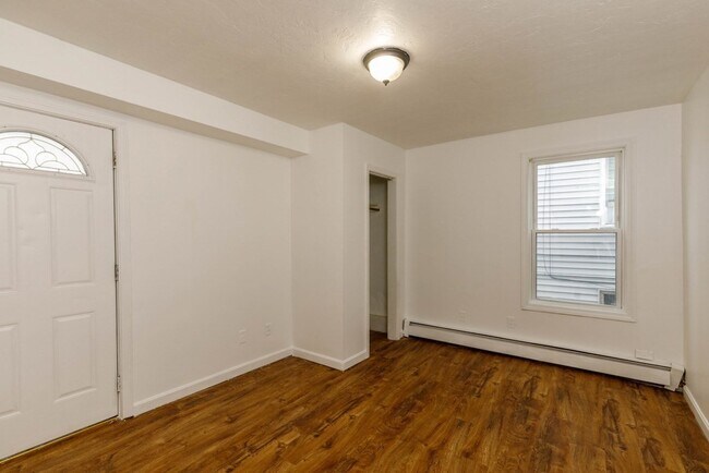 Building Photo - 13 Greenwood St