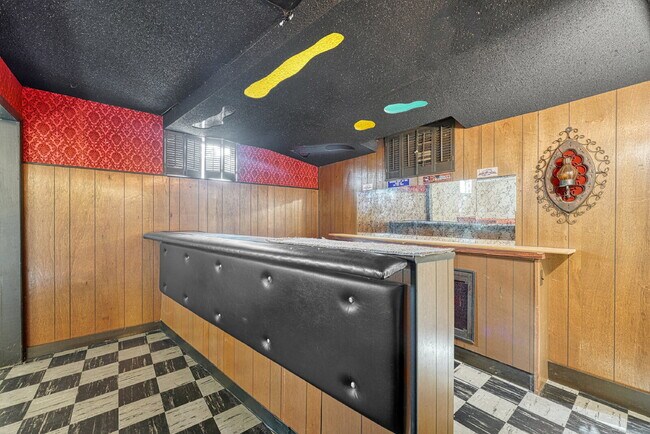 Building Photo - $2,595, 3-bed, 2-bath located in Denver.