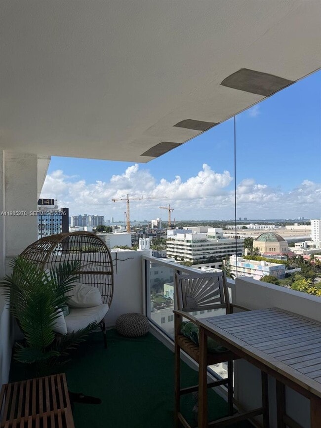 Building Photo - 100 Lincoln Rd