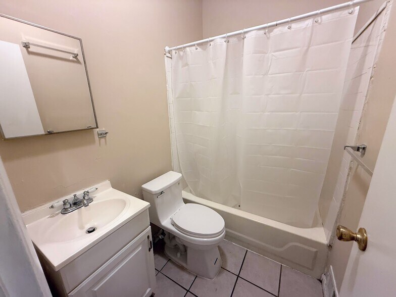 Apt 1 - Full Bathroom 1 - 2148 N Carlisle St