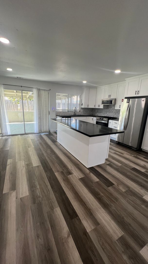 Building Photo - UPGRADED 4 bedroom 2 bathroom home